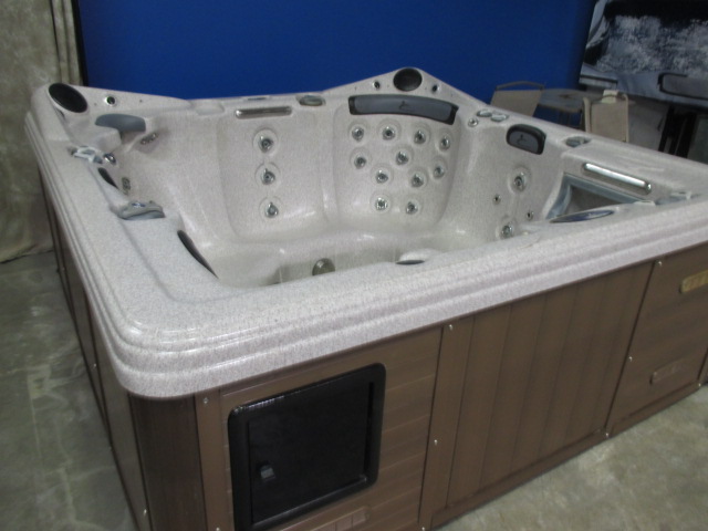Dynasty 91x91 46 Jets (3) Pumps Stereo THE SPA GUY Hot Tubs